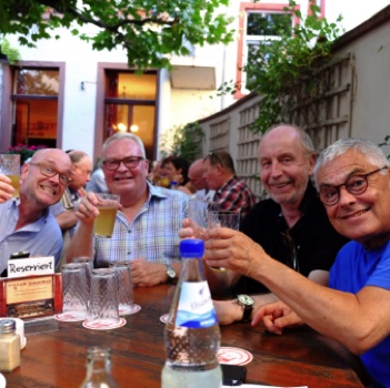 Beim Äppelwoi in Sachsenhausen